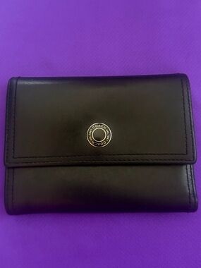 🖤🖤Coach Black Leather Trifold Wallet with Round Logo Snap